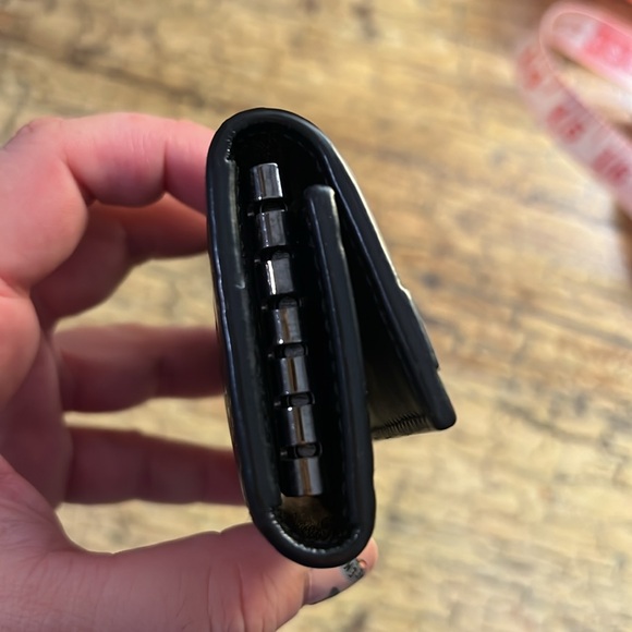 Gucci Black Leather Key Holder - Picture 5 of 9